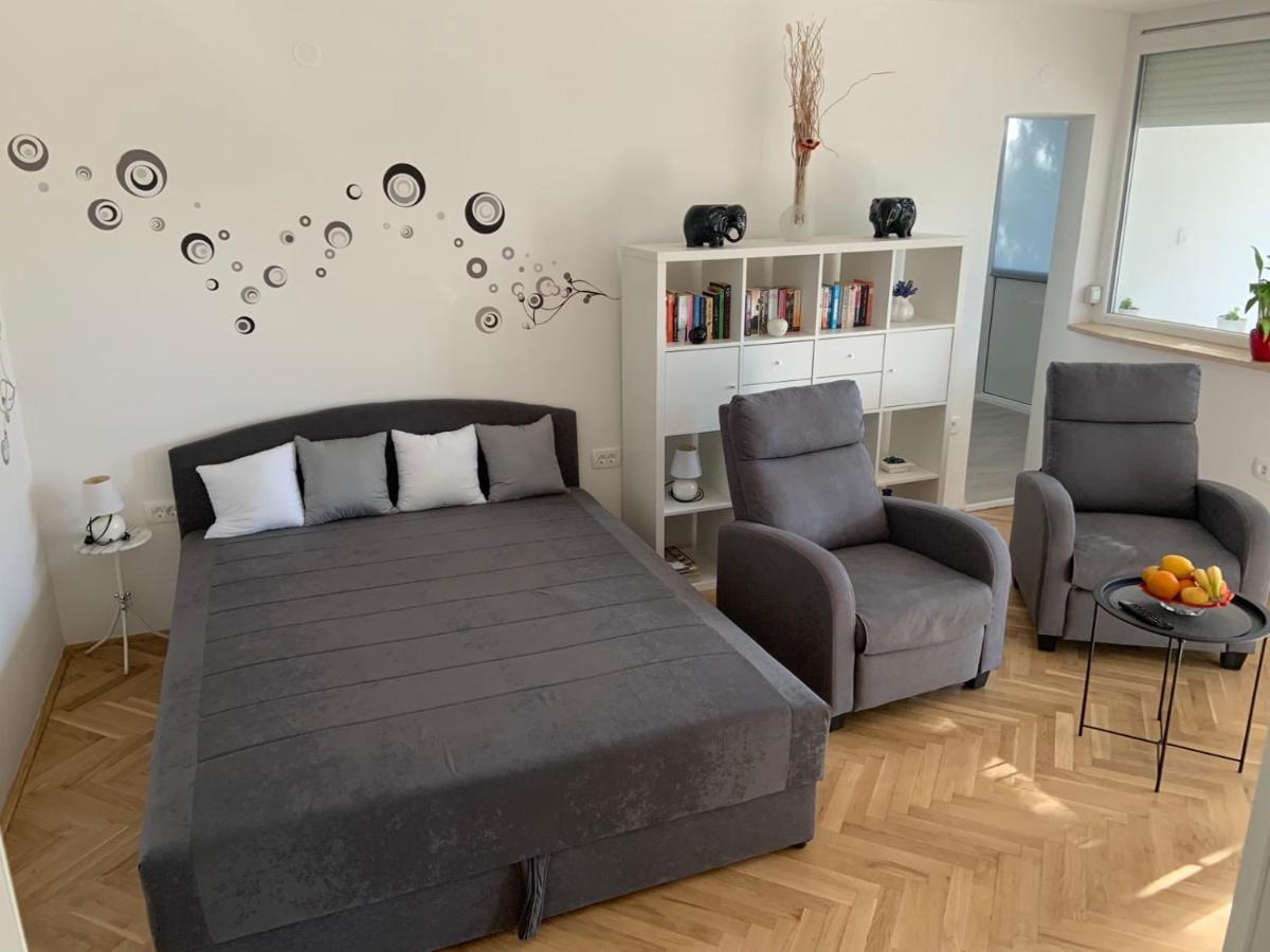 Apartment Bono Porec Bagian luar foto